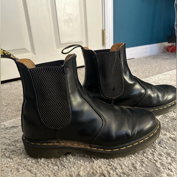Doc Martens 2976 WOMEN'S LEATHER CHELSEA BOOTS size 39 / US women’s 8 / men’s 7 - Picture 2 of 10